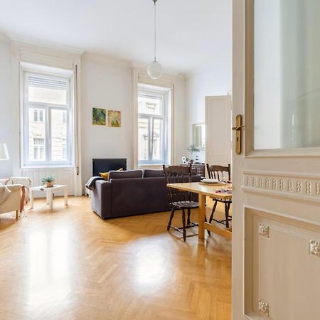 Bourgeois Elegance In The Heart Of Βουδαπέστη Εξωτερικό φωτογραφία